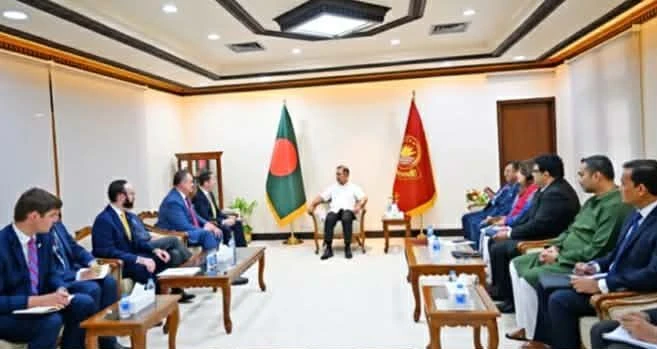 প্রধানমন্ত্রীর সঙ্গে সৌজন্য সাক্ষাৎ করেছেন ঢাকায় সফররত যুক্তরাষ্ট্রের দক্ষিণ ও মধ্য এশিয়াবিষয়ক বিশেষ দূত